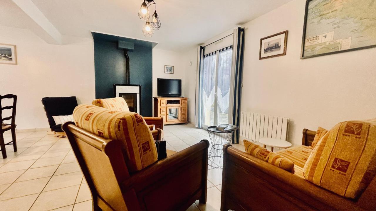 Maison Spacieuse A Deux Pas De La Plage Roscanvel エクステリア 写真